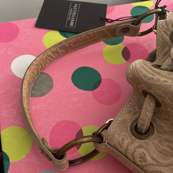 Valentina Fiore Bucket Bag - Picture 7 of 12